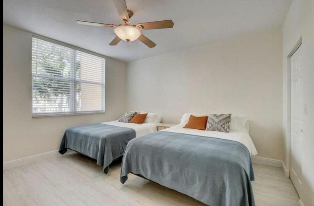 802 W Windward Way, Unit 216, Lantana, FL 33462 Photo