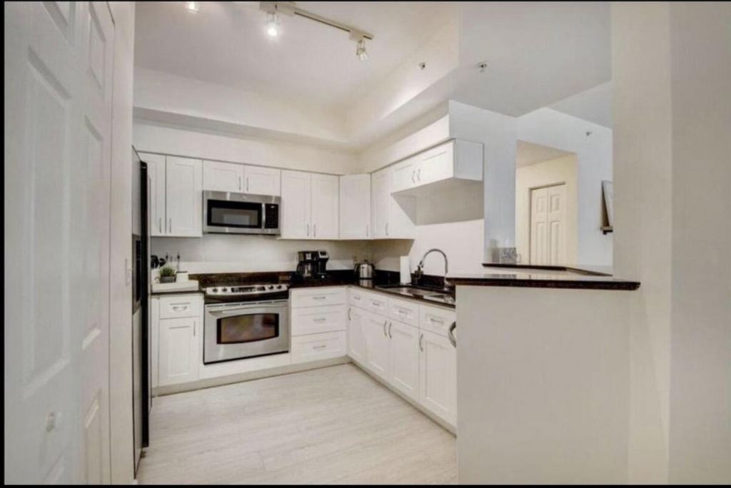 802 W Windward Way, Unit 216, Lantana, FL 33462 Photo