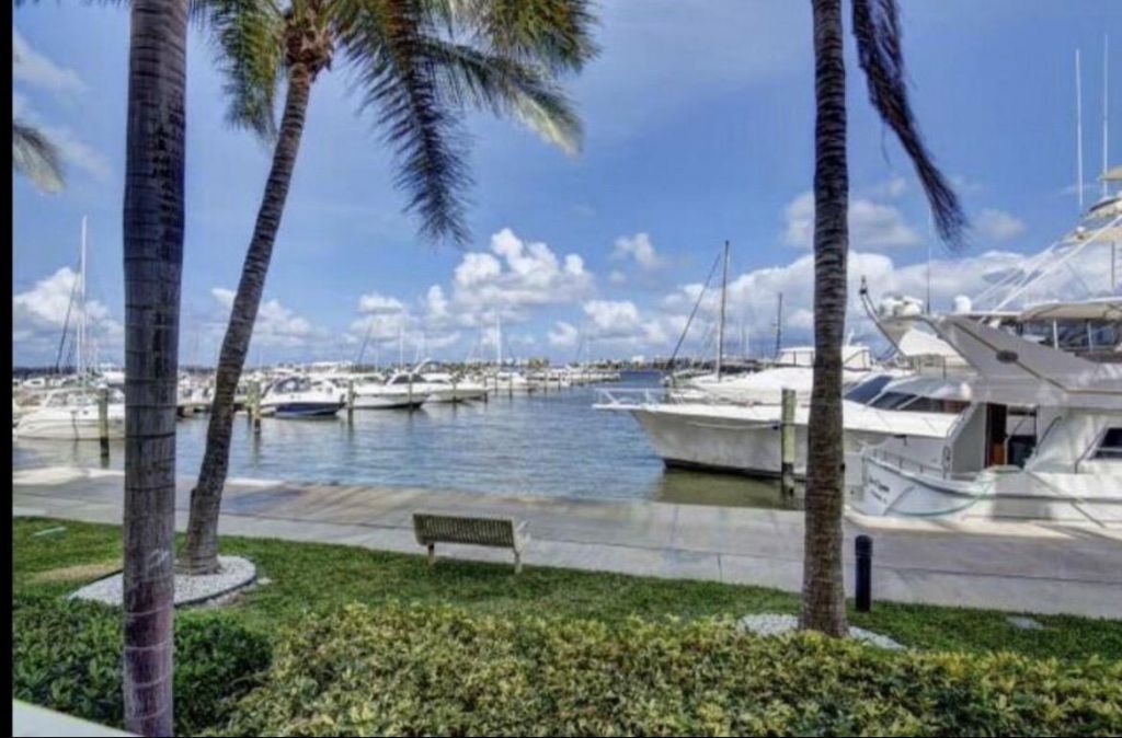 802 W Windward Way, Unit 216, Lantana, FL 33462 Photo