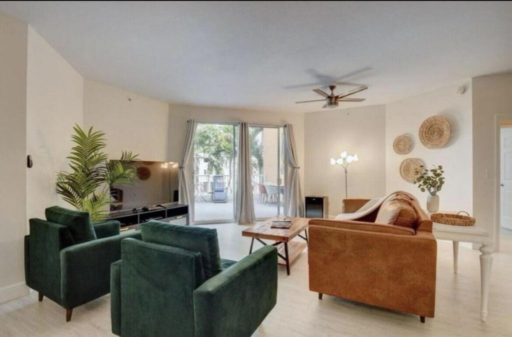 802 W Windward Way, Unit 216, Lantana, FL 33462 Photo