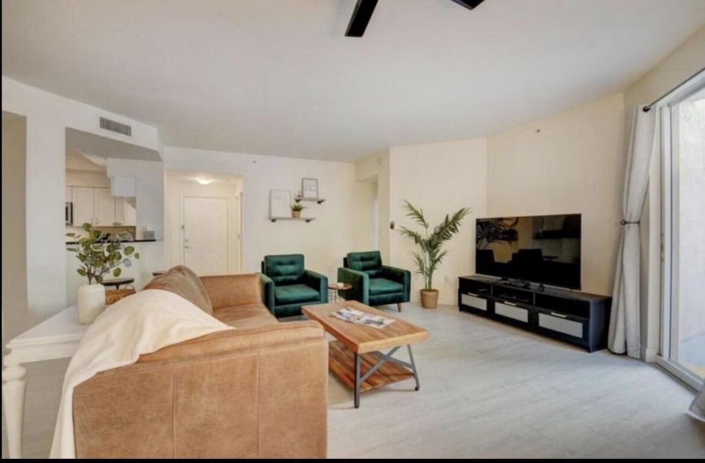 802 W Windward Way, Unit 216, Lantana, FL 33462 Photo