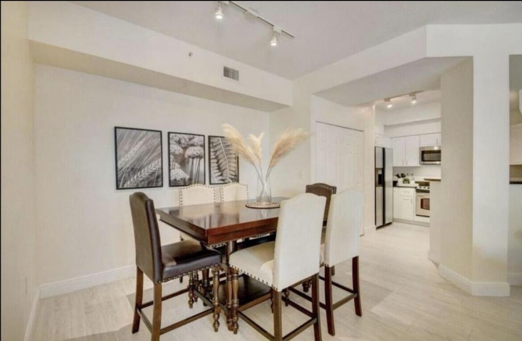 802 W Windward Way, Unit 216, Lantana, FL 33462 Photo