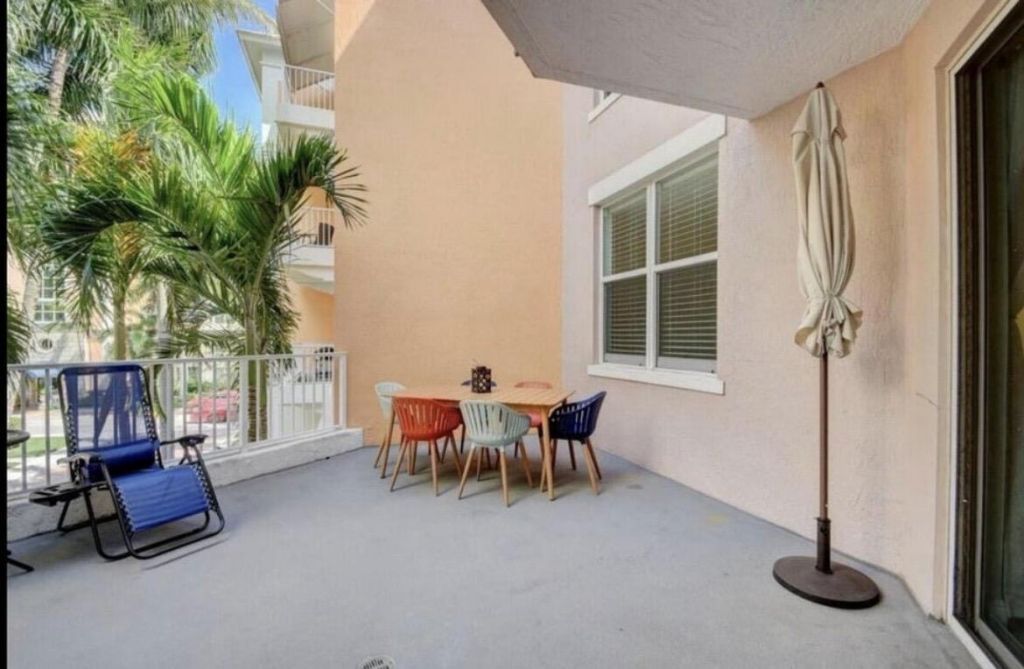 802 W Windward Way, Unit 216, Lantana, FL 33462 Photo