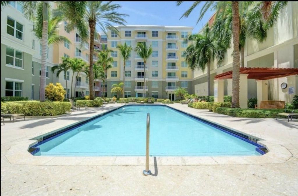 802 W Windward Way, Unit 216, Lantana, FL 33462 Photo