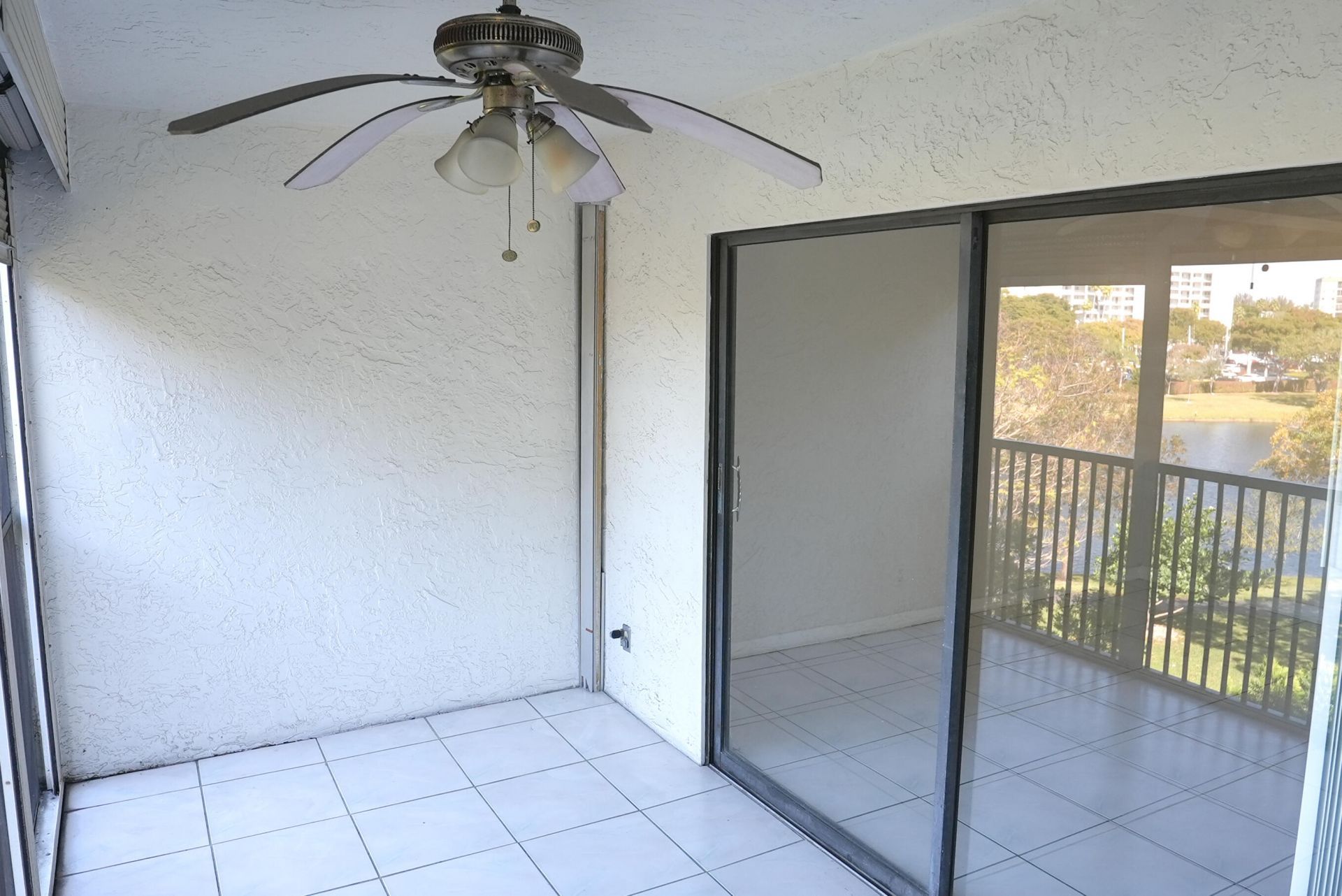 2112 S Cypress Bend Drive, Unit 404, Pompano Beach, FL 33069 Photo