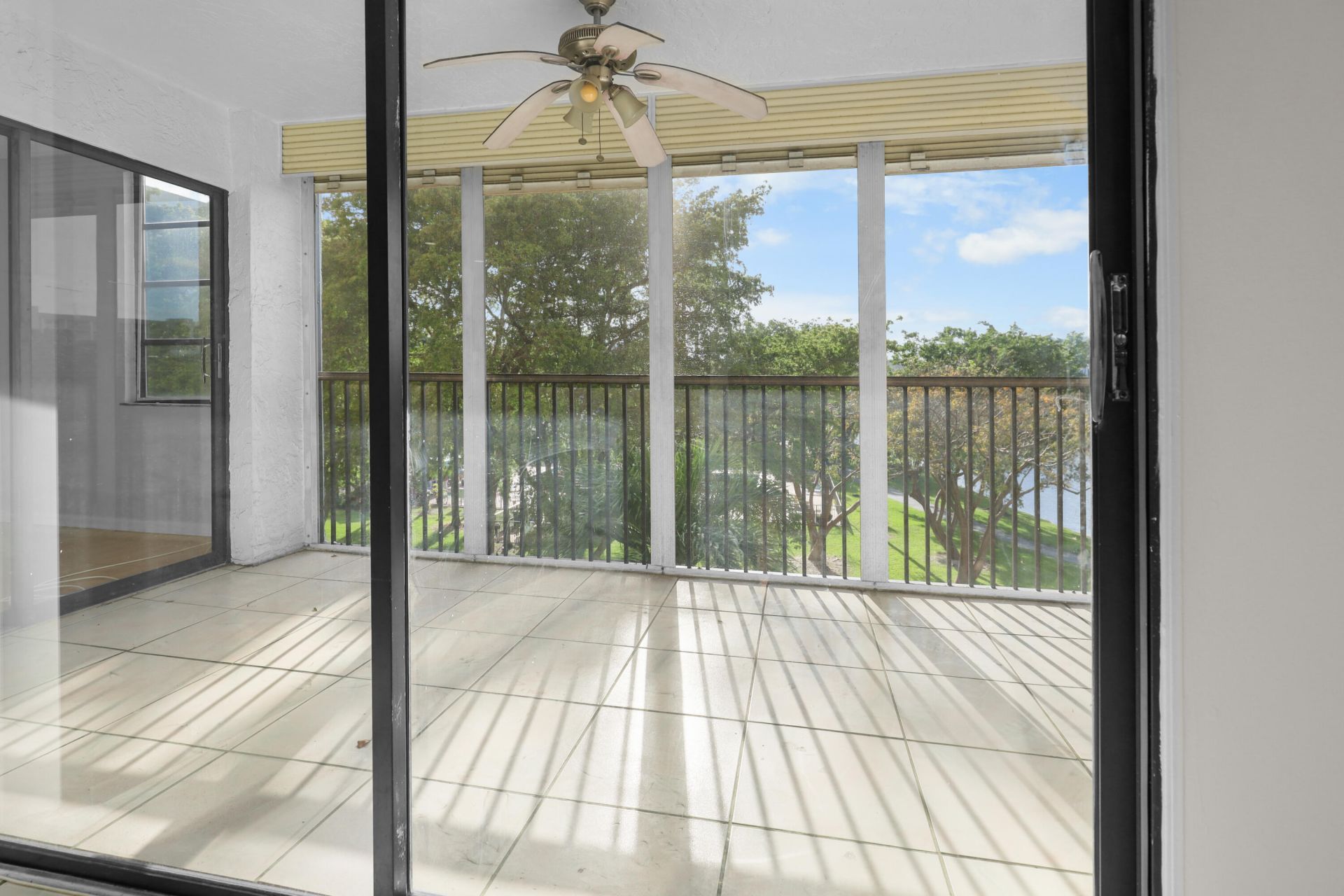 2112 S Cypress Bend Drive, Unit 404, Pompano Beach, FL 33069 Photo