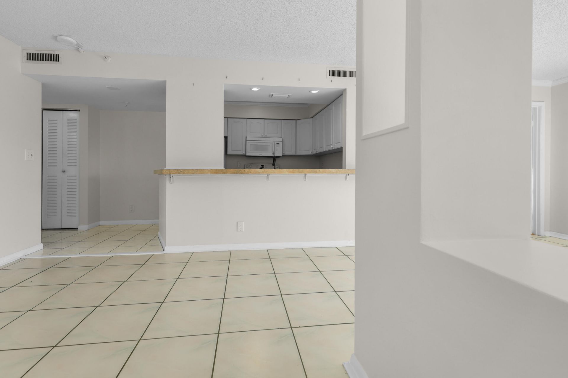 2112 S Cypress Bend Drive, Unit 404, Pompano Beach, FL 33069 Photo