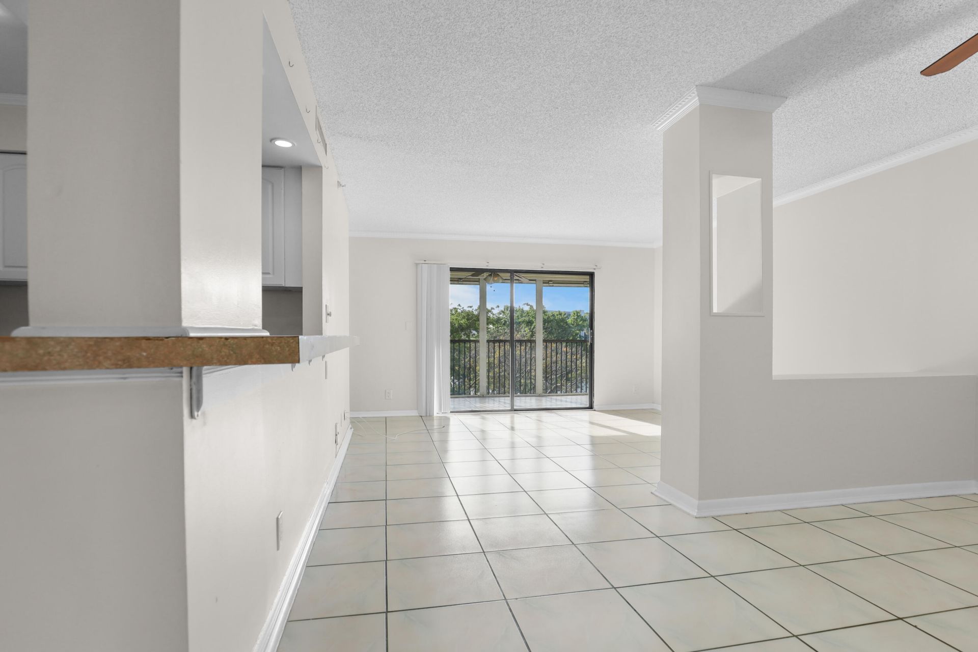 2112 S Cypress Bend Drive, Unit 404, Pompano Beach, FL 33069 Photo