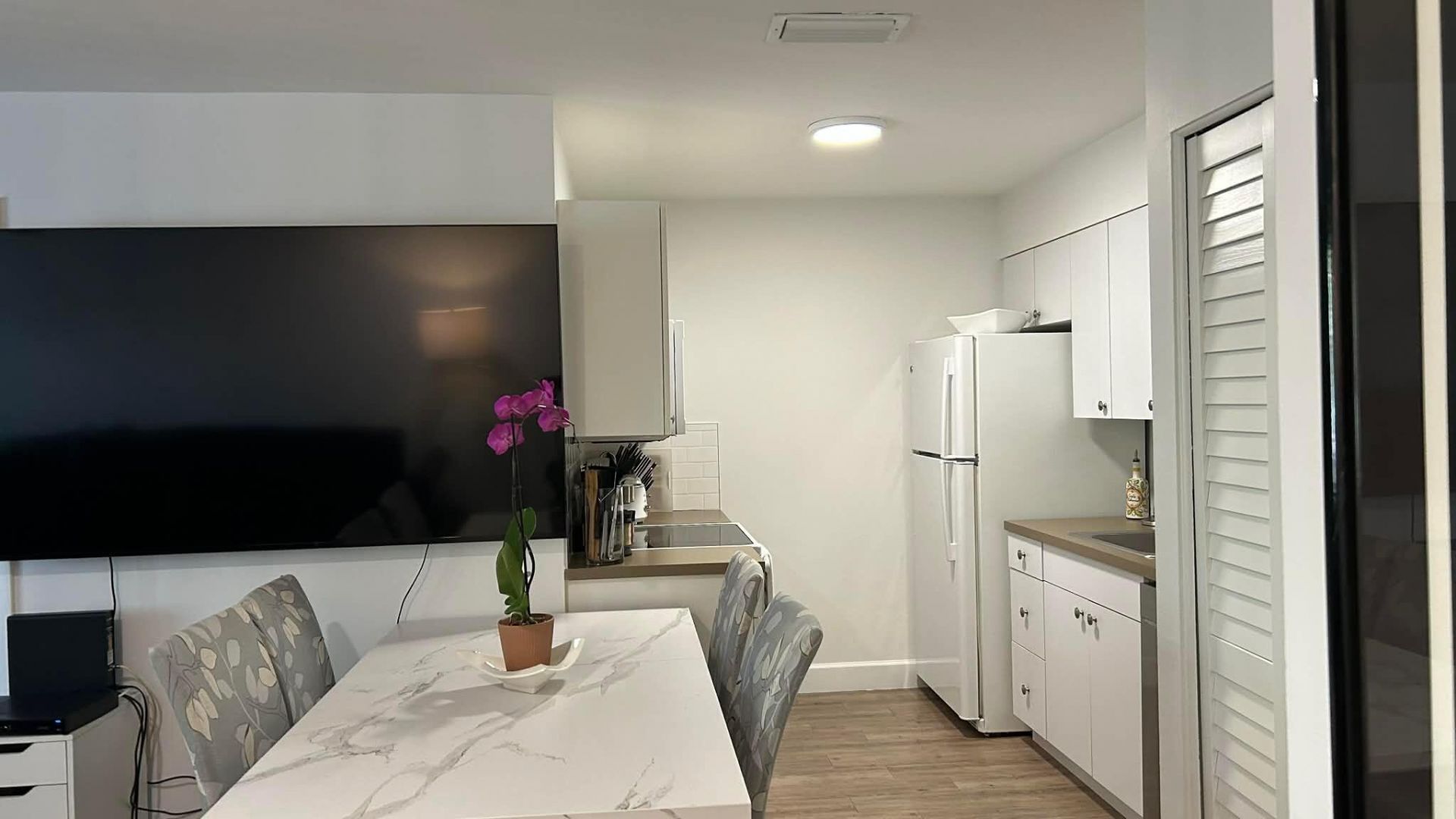 616 Executive Center Drive, Unit 5201, West Palm Beach, FL 33401 Photo