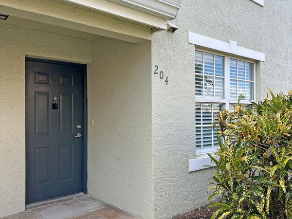 160 SW Peacock Boulevard, Unit 31-204, Port St. Lucie, FL 34986