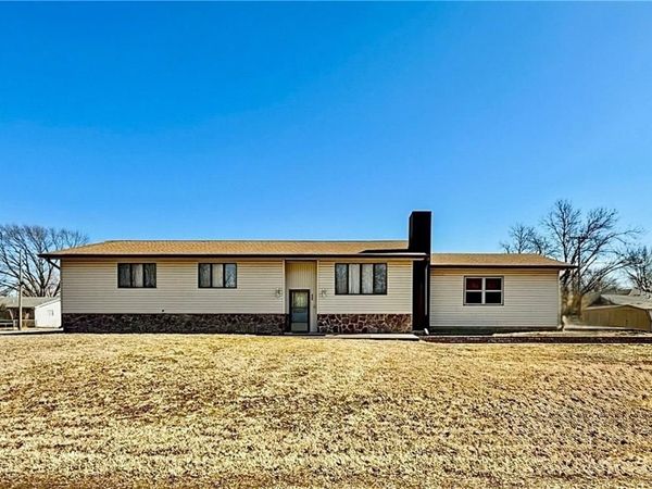205 S Traster Street, Altamont, KS 67330