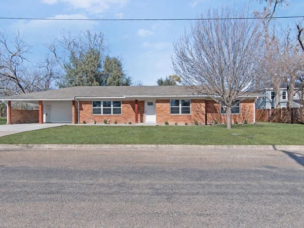 606 E 6th ST, Cameron, TX 76520