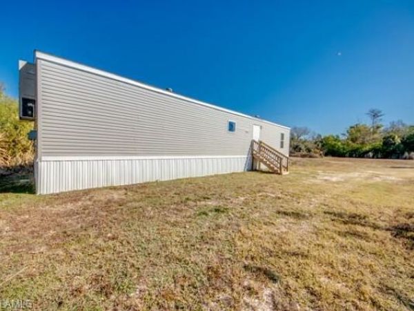 7711 Suncoast DR, NORTH FORT MYERS, FL 33917