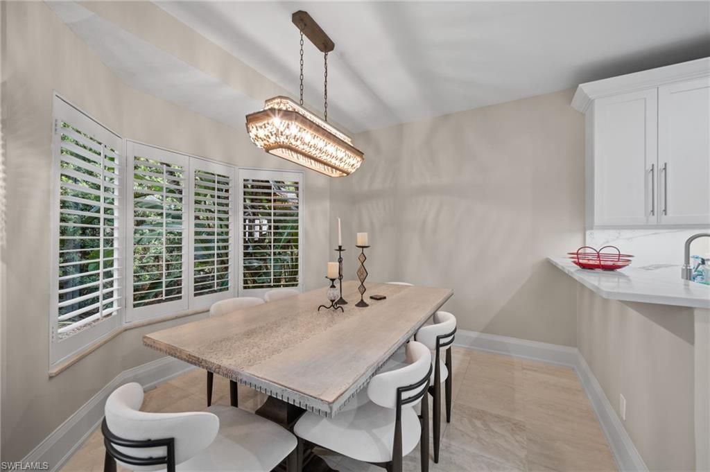 261 Colonade Cir, Unit 2701, Naples, FL 34103 Photo