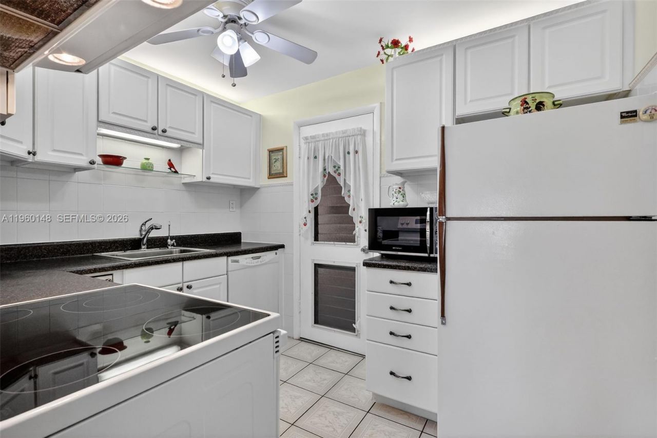 16900 NE 14th Ave, Unit 302, Miami, FL 33162 Photo