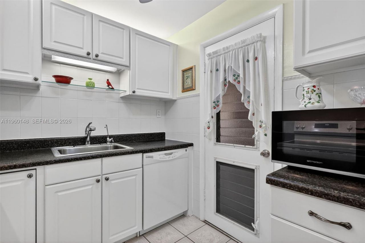 16900 NE 14th Ave, Unit 302, Miami, FL 33162 Photo