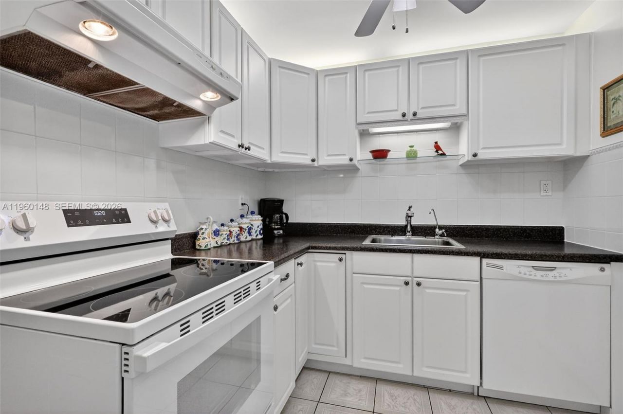 16900 NE 14th Ave, Unit 302, Miami, FL 33162 Photo