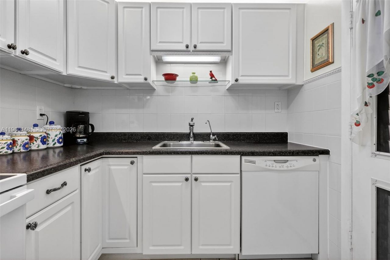 16900 NE 14th Ave, Unit 302, Miami, FL 33162 Photo