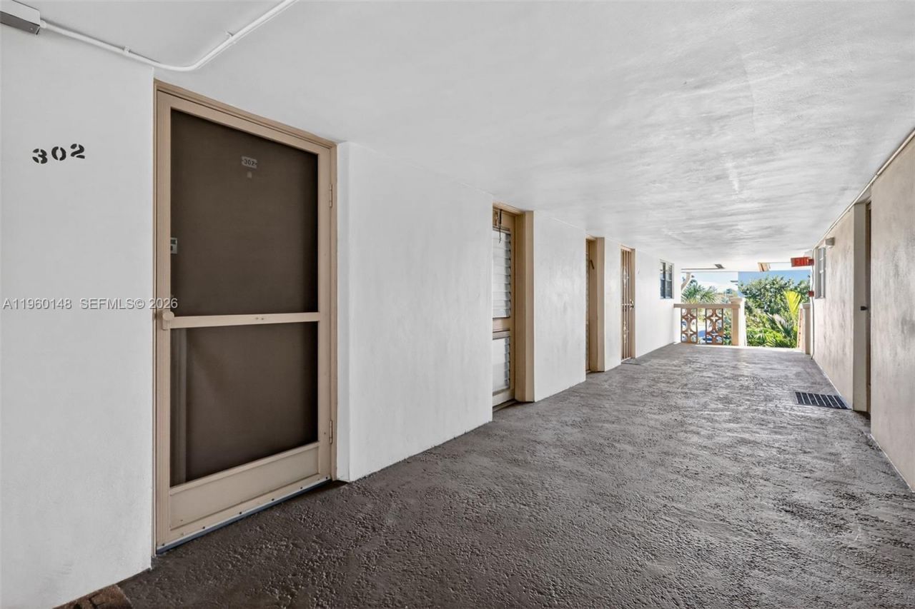 16900 NE 14th Ave, Unit 302, Miami, FL 33162 Photo