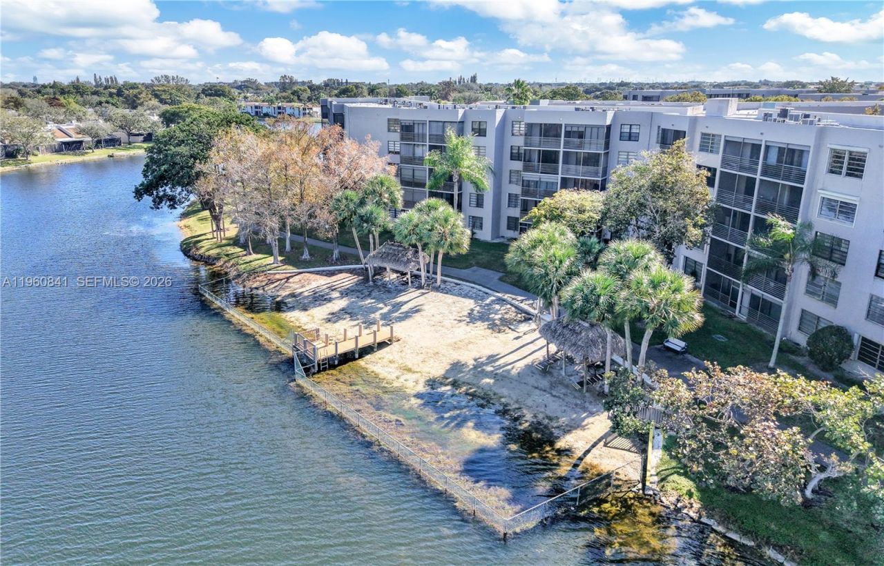 1101 Colony Point Cir, Unit 422, Pembroke Pines, FL 33026 Photo