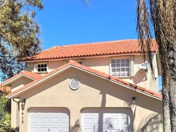 7415 Coldstream Dr, Hialeah, FL 33015