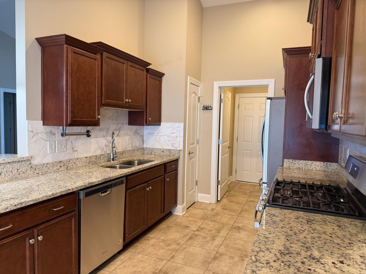 301 Macarthur Dr. Photo 13