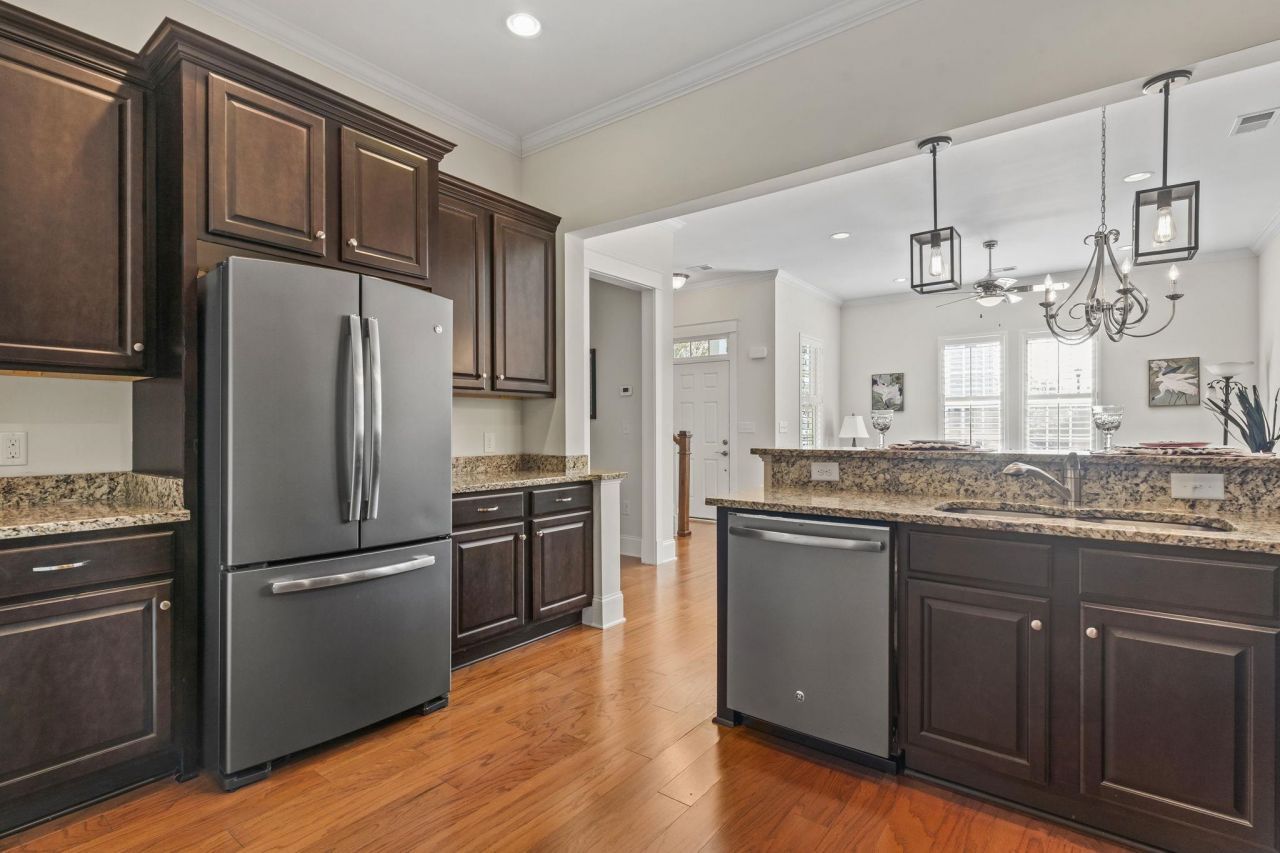 1441 Peterson St. Photo 10