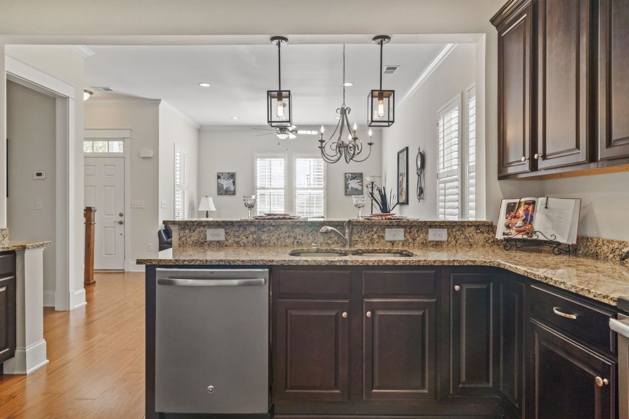 1441 Peterson St. Photo 11