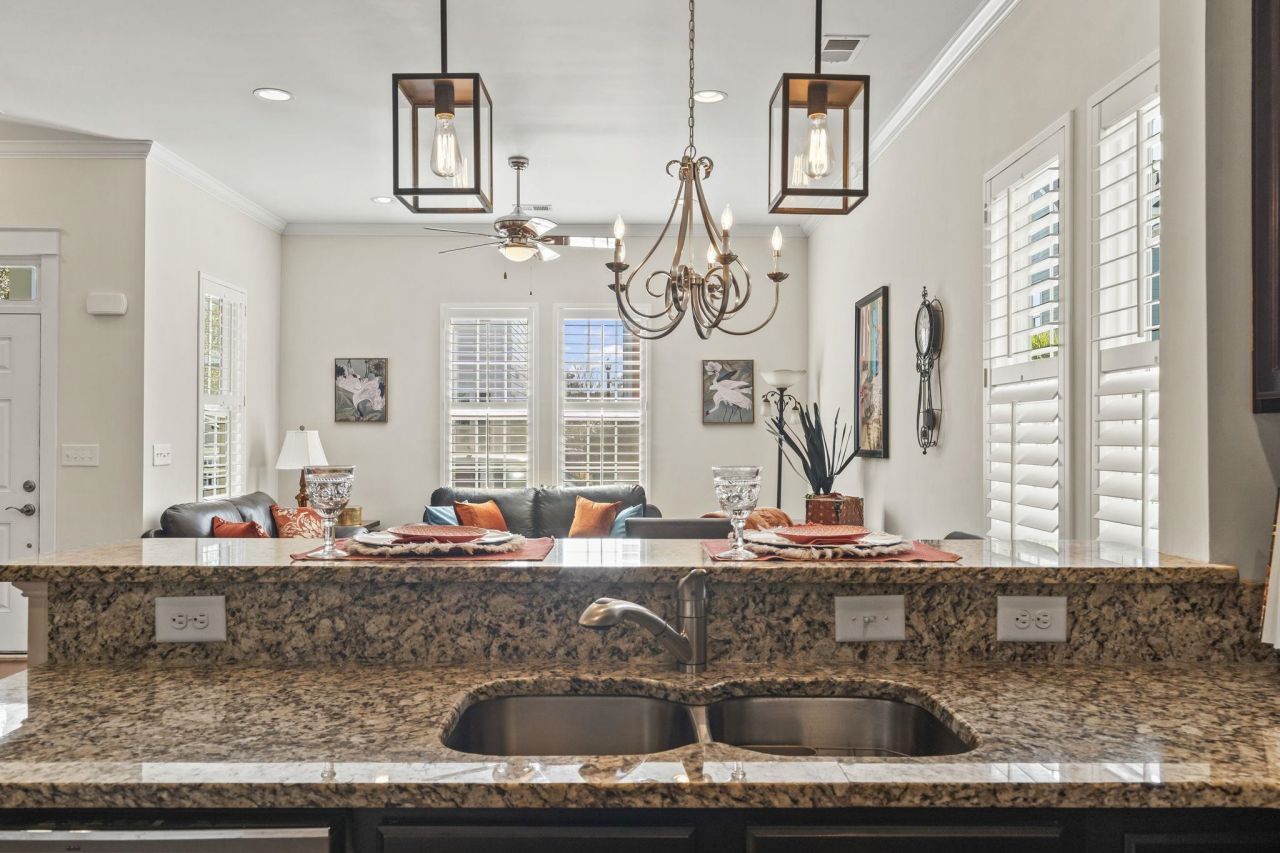 1441 Peterson St. Photo 12