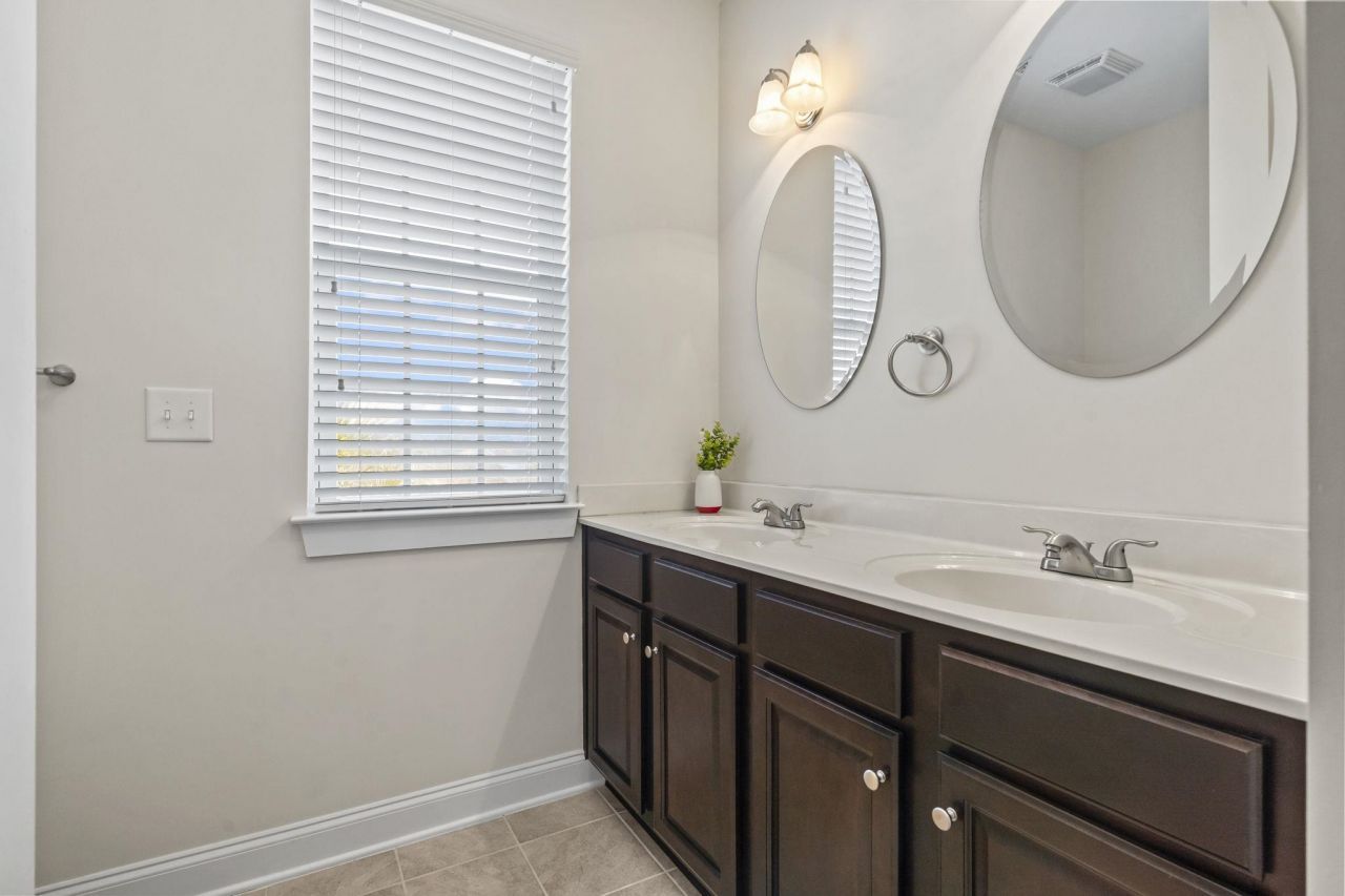 1441 Peterson St. Photo 31