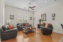 1441 Peterson St. photo 4