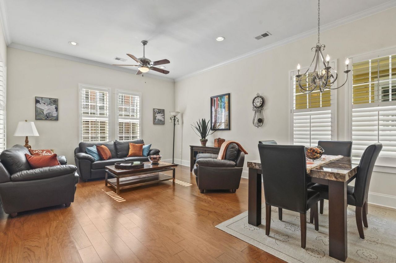 1441 Peterson St. Photo 7