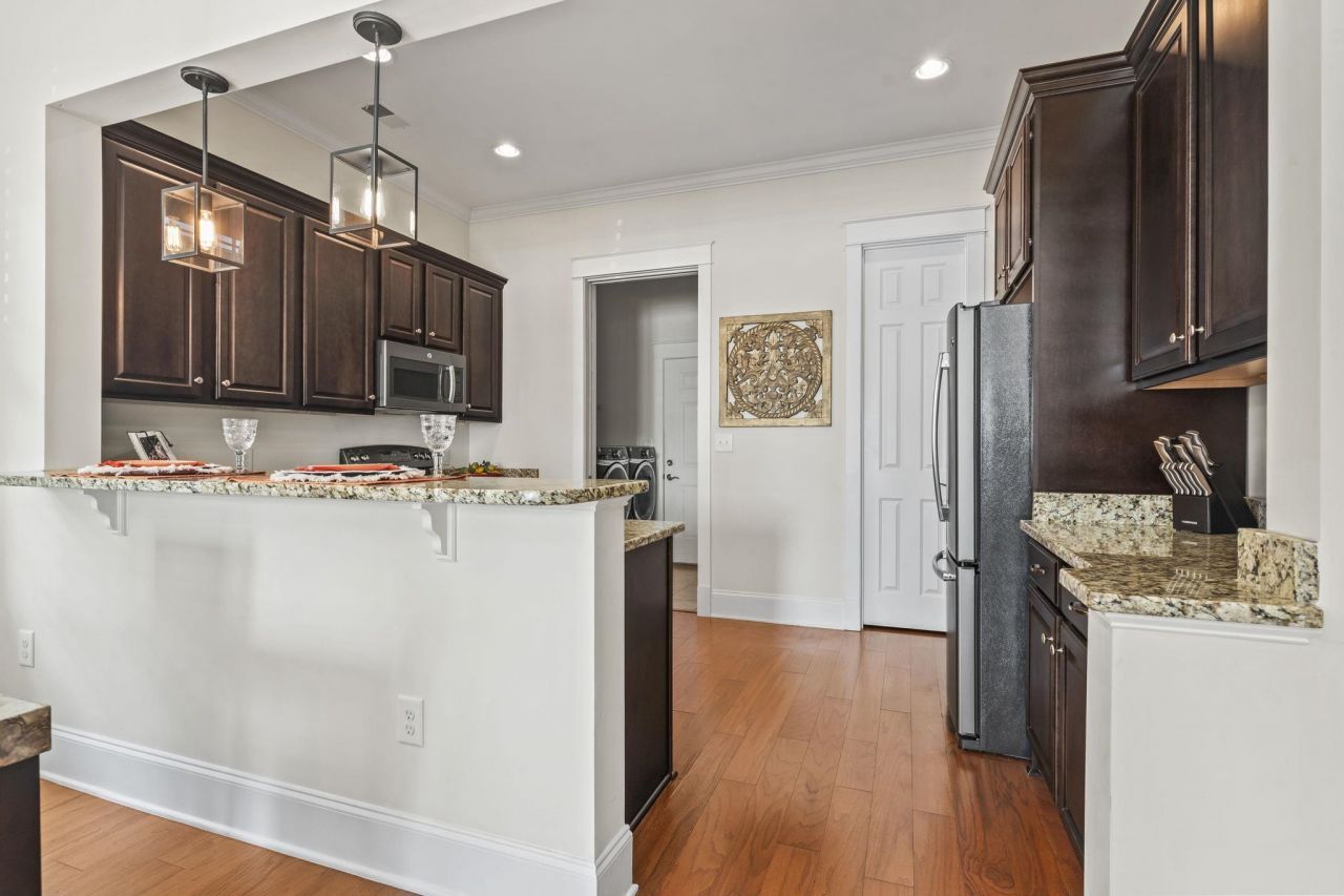 1441 Peterson St. Photo 9