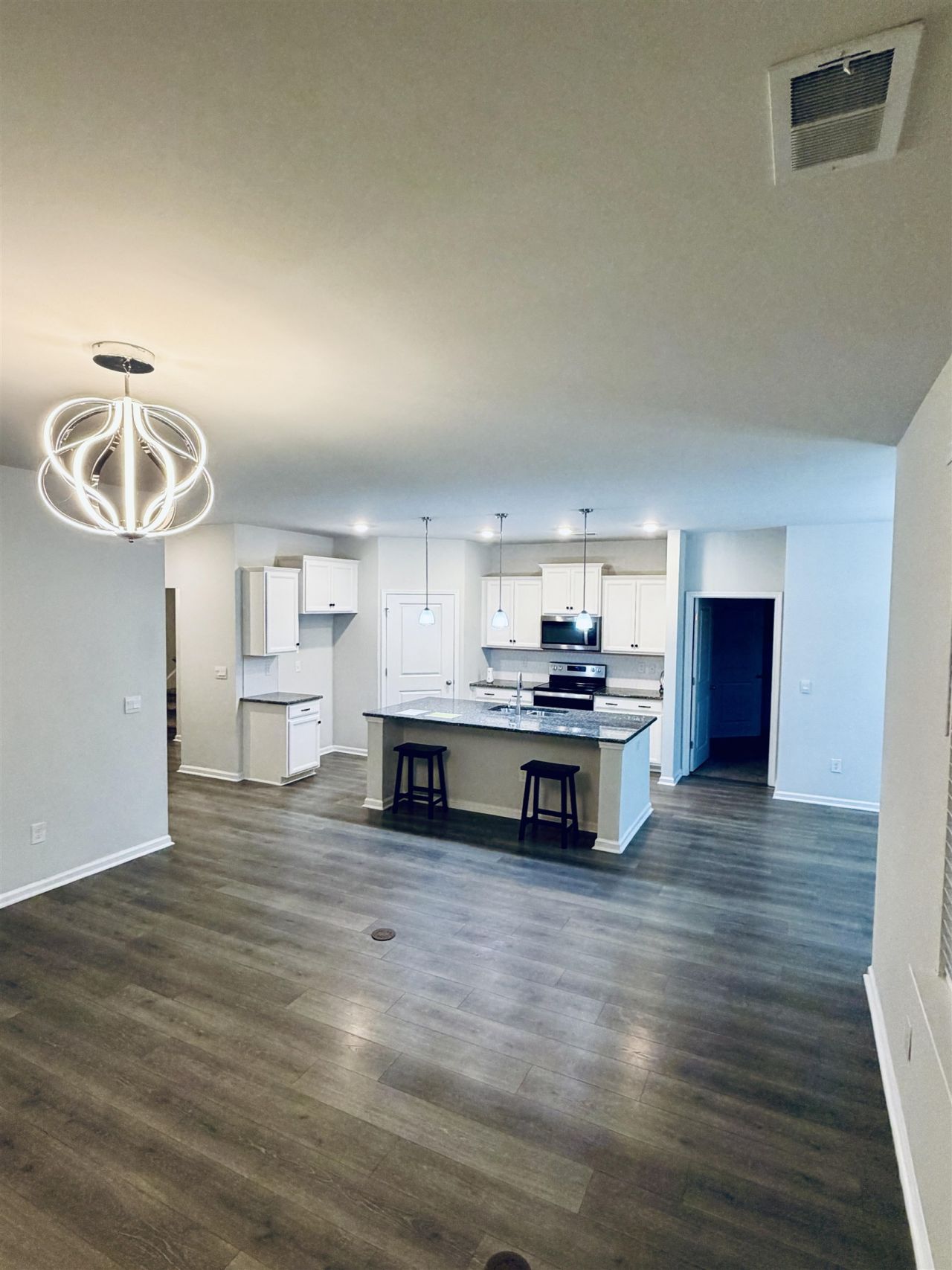 588 Pier Ct. Photo 10