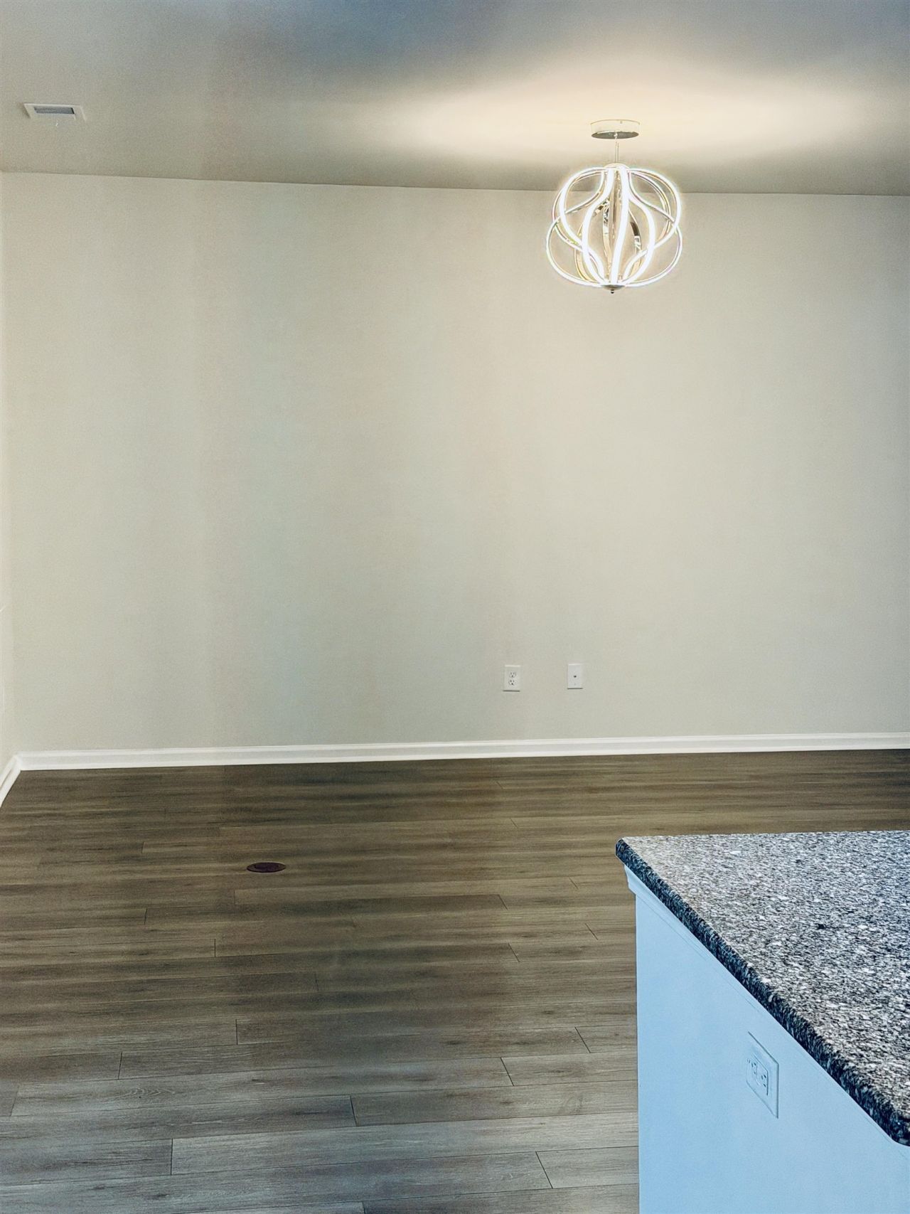 588 Pier Ct. Photo 11