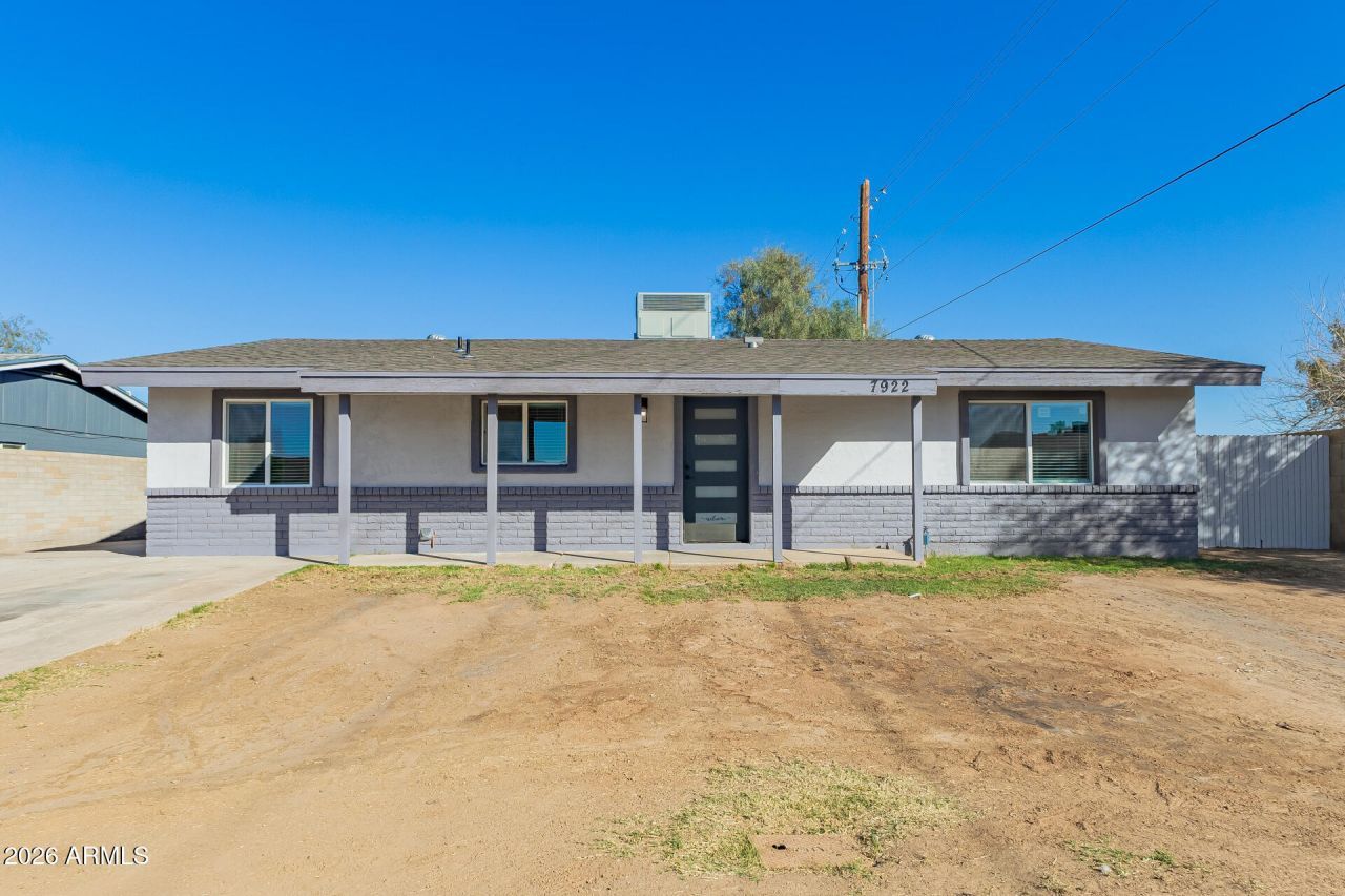 7922 W Clayton Drive, Phoenix, AZ 85033 Main Photo