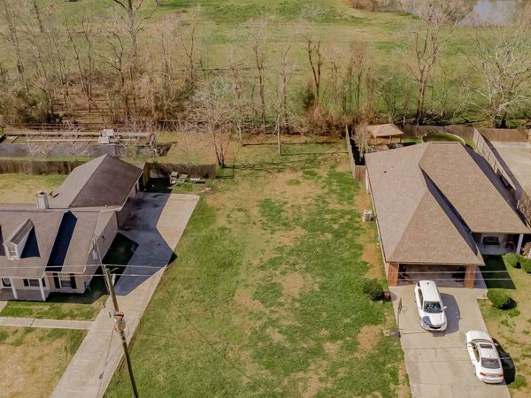 810 Bohne Rd, Port Allen, LA 70767