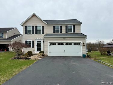 5784 Willow Creek Lane, Sanborn, NY 14132