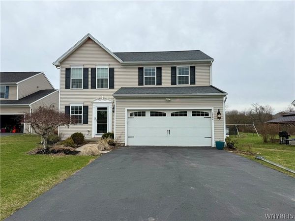 5784 Willow Creek Lane, Sanborn, NY 14132