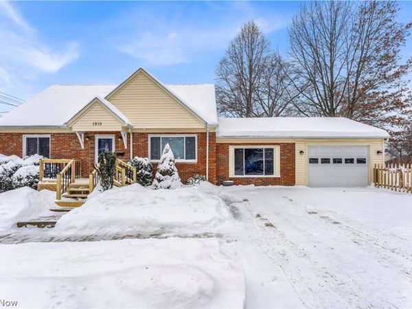 1910 9th Street, Cuyahoga Falls, OH 44221