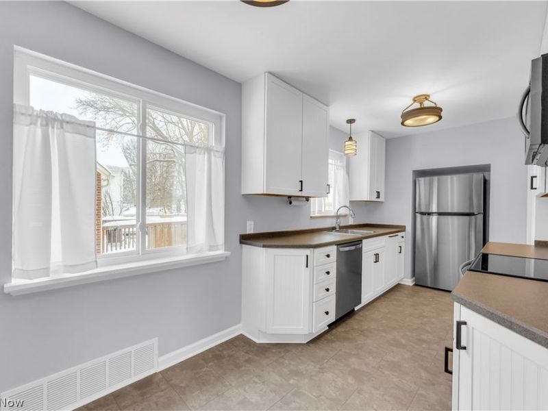 1910 9th Street, Cuyahoga Falls, OH 44221 Photo 3