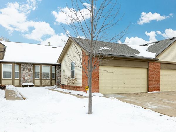 1877 N Kenwyck Drive, Ypsilanti, MI 48198