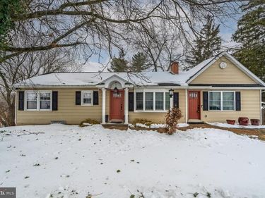 6132 W ELIZABETHTOWN ROAD, MANHEIM, PA 17545
