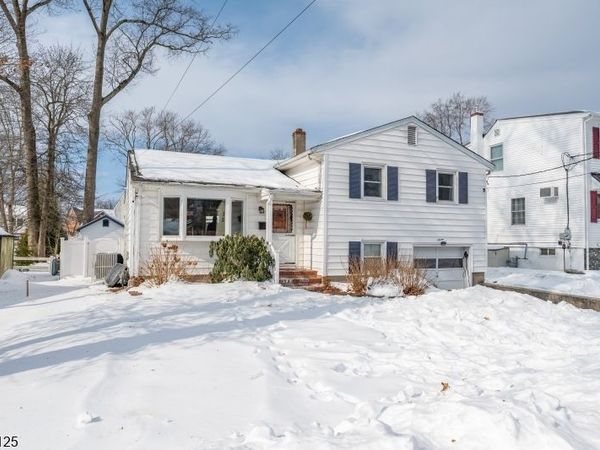 7 Carlson Pl, Parsippany-Troy Hills, NJ 07034