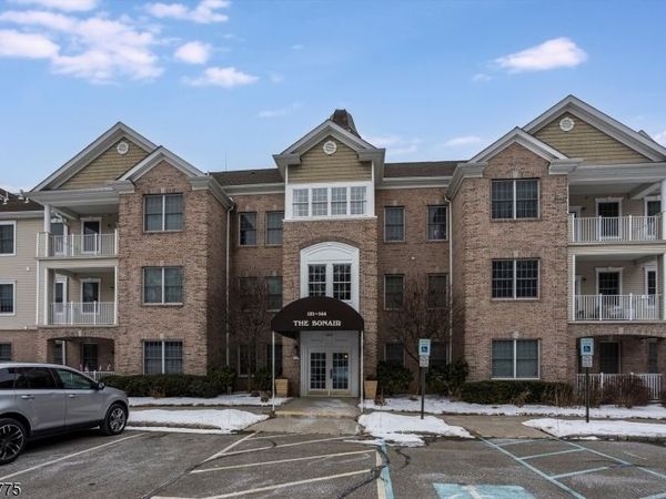 133 Ridgeview Ln, Mount Arlington, NJ 07856