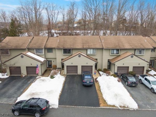 39 Oriole Ter, Hampton, NJ 07860