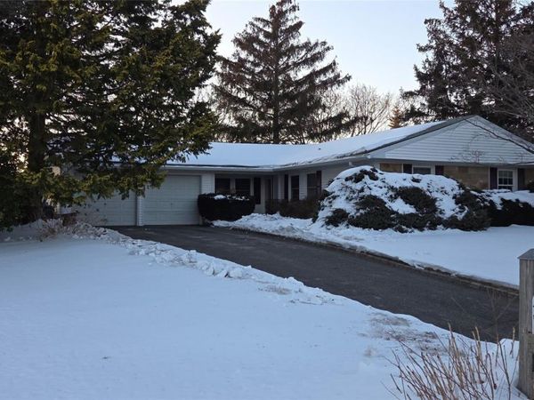 8 Royalston Lane, South Setauket, NY 11720