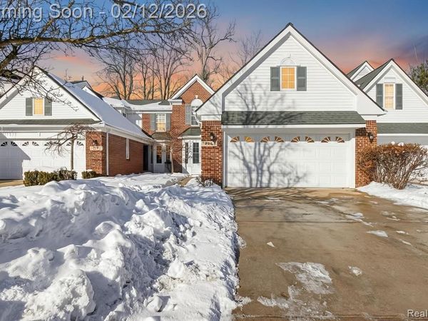 606 Shady Maple Drive, Wixom, MI 48393