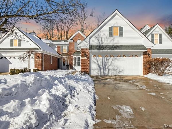 606 Shady Maple Drive, Wixom, MI 48393