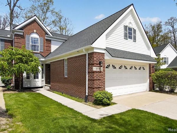 606 Shady Maple Drive, Wixom, MI 48393